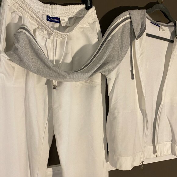 Catalina White 2 piece Pantsuit - Picture 9 of 9